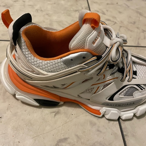 All luh dirty got a luh scuffs in the back of shoe - Picture 9 of 11